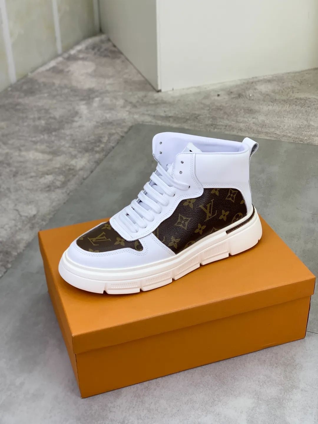 Men's shoes💰P420 💰[New model] (LV) The latest model from the official website🎁🎁Casual and fashionable men's shoes👟, hot style💥The version is simple and elegant, exclusive for trendy men. Unique official website latest brand elements 👑Gucci original decoration, fashionable and generous, the fabric is original frosted calfskin ✅Fully imported first-layer pigskin lining, the official website specifies wear-resistant, lightweight original rubber casual outsole, the classic model is taken in kind🎬38-44 2️⃣ colors available